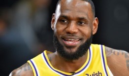 湖人队最新爆料视频直播,揭秘球队备战新赛季幕后故事”