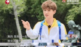 黄明昊自己爆料女友视频,女友神秘视频曝光，甜蜜互动引网友热议