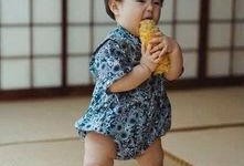 吃瓜网红小女孩,揭秘吃瓜网红小女孩的萌态日常